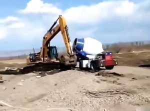 魯樽自上料攪拌車——山區建設利器，您的致富選擇